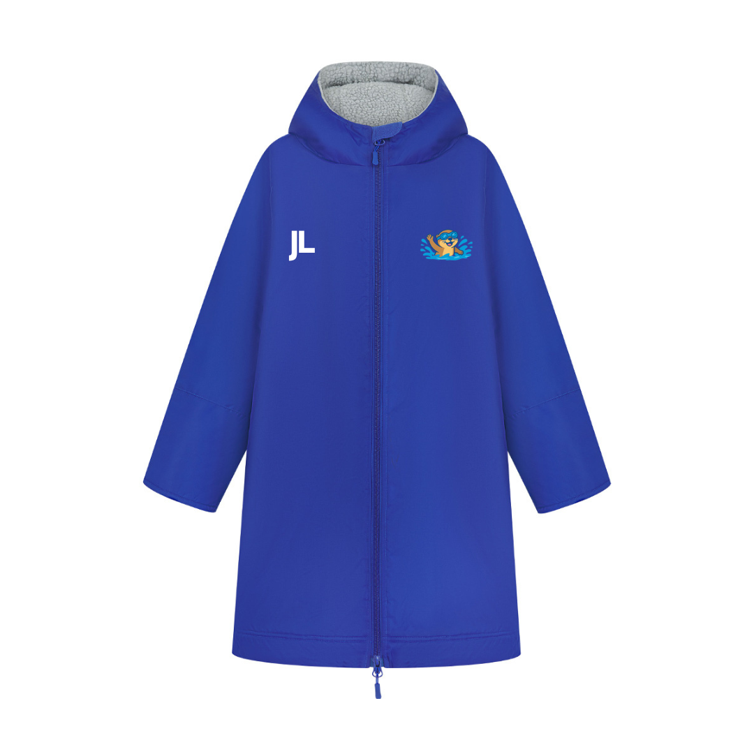 Splashing otters changing robe